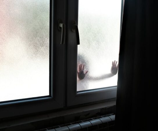 Aerogelowe zasłony i panele okienne – niewidoczna izolacja, która ociepla zimą i chłodzi latem