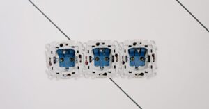 Domowa magistrala 24 V DC – ukryta sieć zasilania dla oświetlenia, IoT i ładowania USB-C