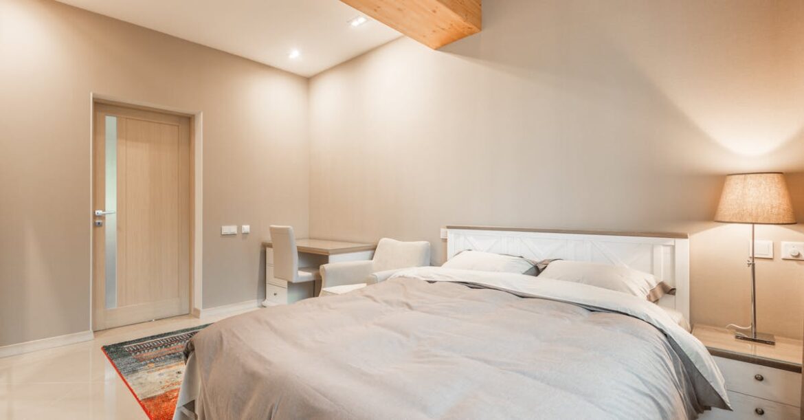 Meble i ściany z ukrytą akumulacją ciepła: panele PCM w domu – komfort, oszczędności i design