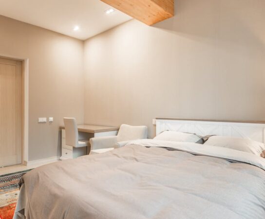 Meble i ściany z ukrytą akumulacją ciepła: panele PCM w domu – komfort, oszczędności i design