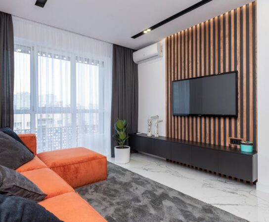 Regał termiczny z PCM – mebel, który stabilizuje temperaturę, wycisza przestrzeń i obniża rachunki