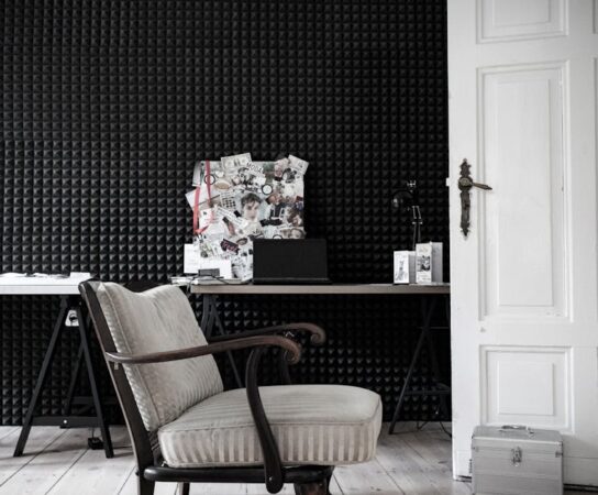 Ścienne panele z łusek słonecznika z wkładami PCM – akustyka i pasywna regulacja temperatury w jednym