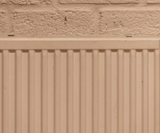 Meble i dekoracje z materiałami zmiennofazowymi – ukryte akumulatory ciepła dla stabilnego mikroklimatu domu