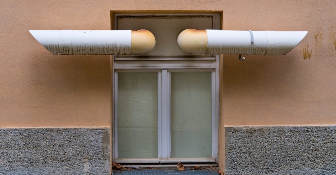 Listwy przypodłogowe jako cicha wentylacja domu – mikrokanałowy nawiew i odzysk ciepła ukryty w meblach